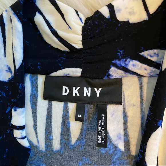 🌵 4/25 DKNY geometric polka dot v neck blouse - Picture 3 of 9